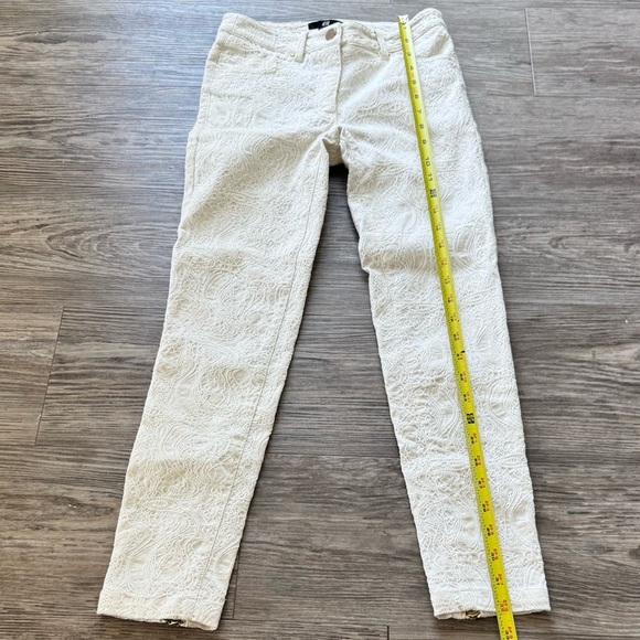 Gorgeous H&M Lace Jeans in Creme White and Gold Hardware- Size 2 - Picture 9 of 11